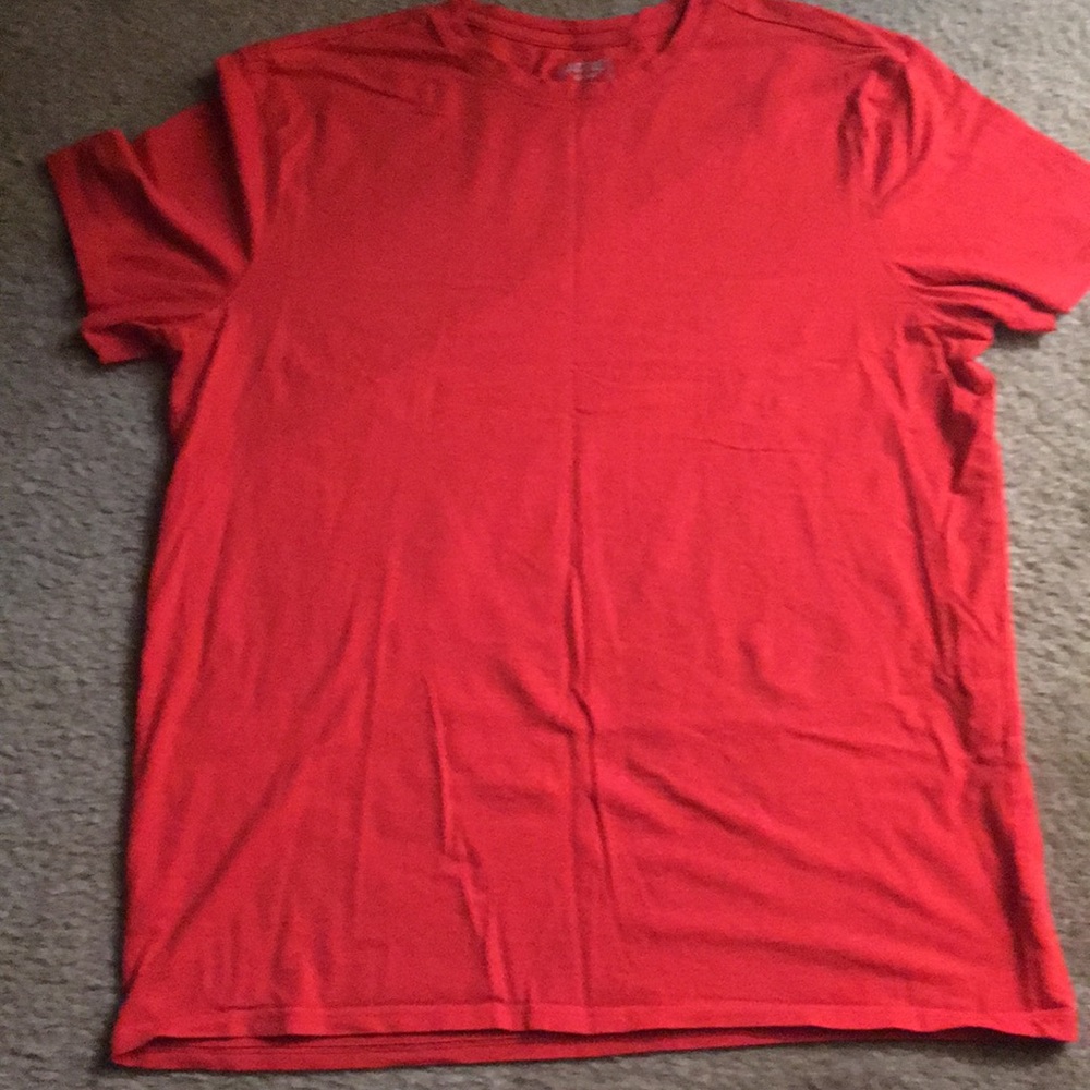 Red short sleeve t-shirt